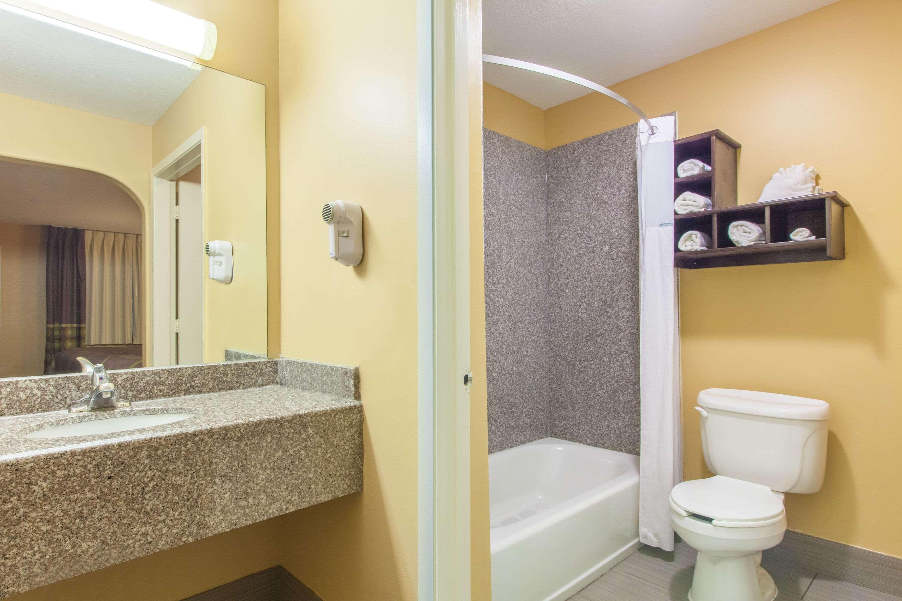 Super 8 By Wyndham Houston/Willowbrook Hwy 249 Extérieur photo